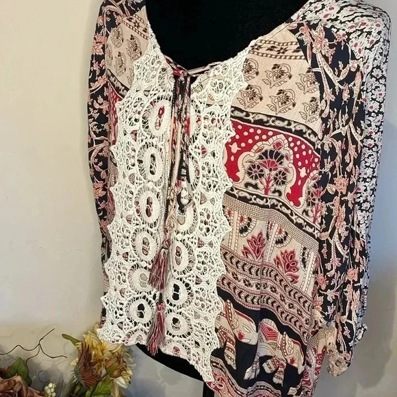 Alya Women’s Large Blouse - Picture 2 of 10